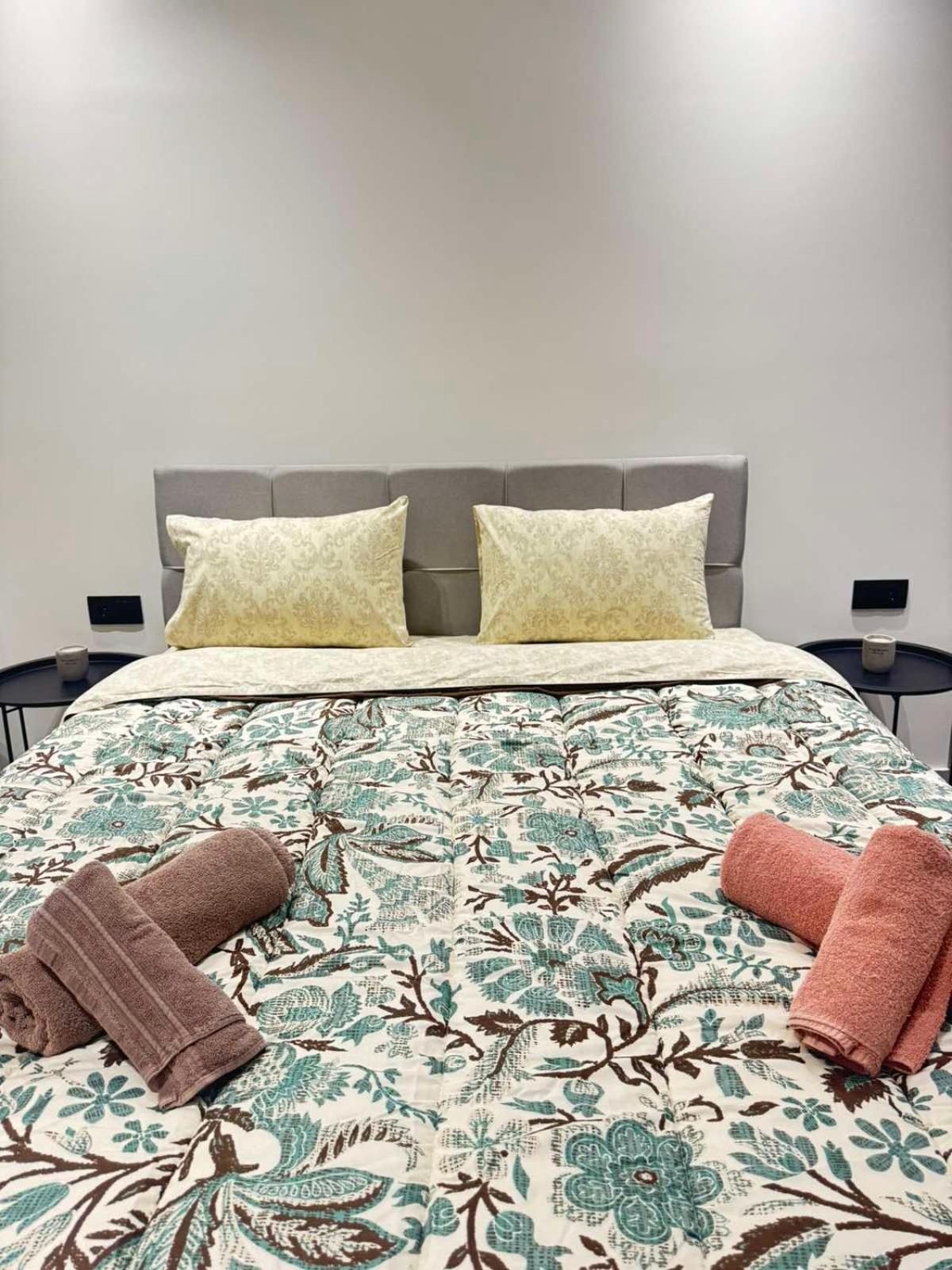 Luna-Your Urban Stay Салоники Экстерьер фото